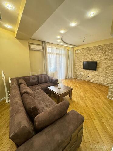 Сдаётся 2-комн. новостройка 70 м², м. 28 мая, photo 1 from 7