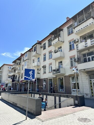 Satılır 3 otaqlı köhnə tikili 75 m², Qara Qarayev m., photo 1 from 16
