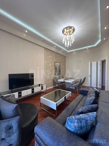 Сдаётся 2-комн. новостройка 70 м², м. Низами, photo 3 from 12