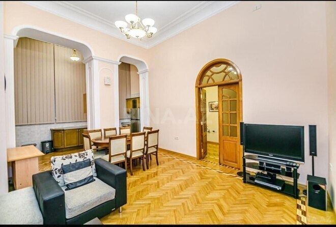 Сдаётся 4-комн. вторичка 180 м², м. Ичеришехер, photo 1 from 11