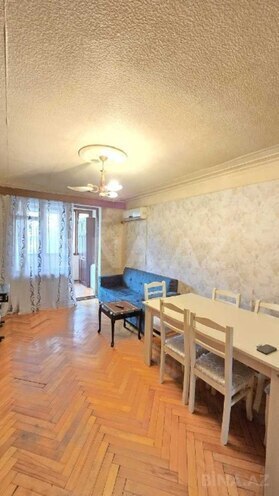 Satılır 2 otaqlı köhnə tikili 65 m², Qara Qarayev m., photo 1 from 10