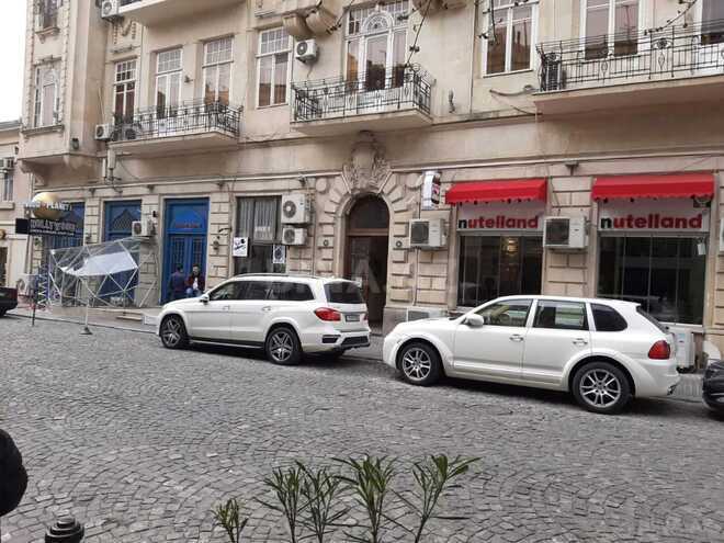 İcarəyə verilir 4 otaqlı köhnə tikili 130 m², Sahil m., photo 3 from 21