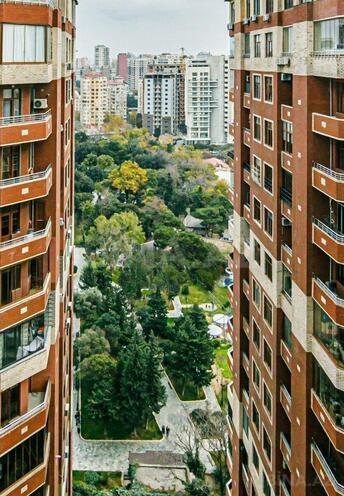 Продаётся 3-комн. новостройка 178 м², м. Низами, photo 1 from 10