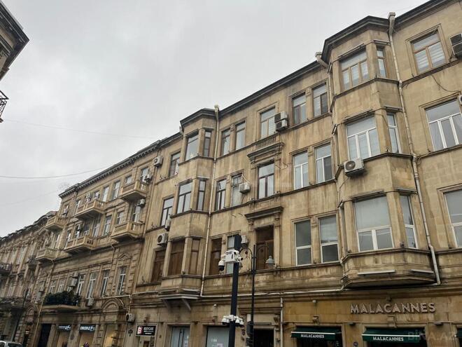 Satılır 7 otaqlı köhnə tikili 500 m², Sahil m., photo 21 from 22