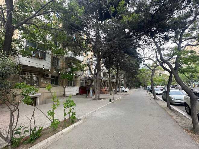 Satılır 1 otaqlı köhnə tikili 40 m², İnşaatçılar m., photo 1 from 13