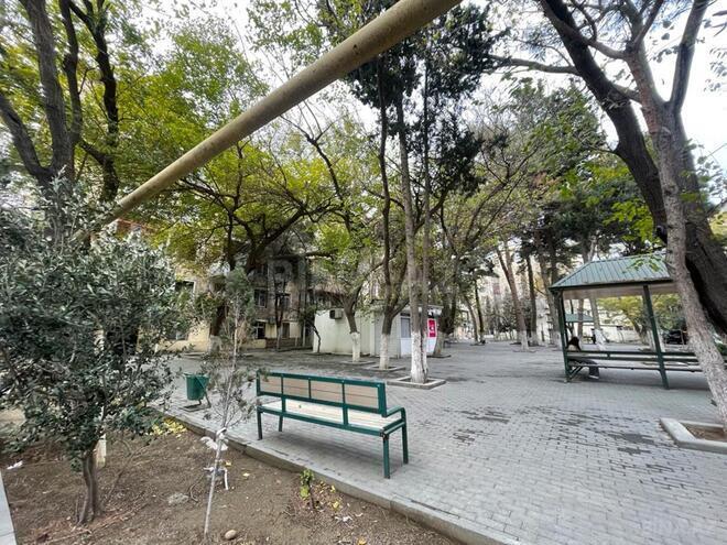 Satılır 1 otaqlı köhnə tikili 40 m², İnşaatçılar m., photo 12 from 13