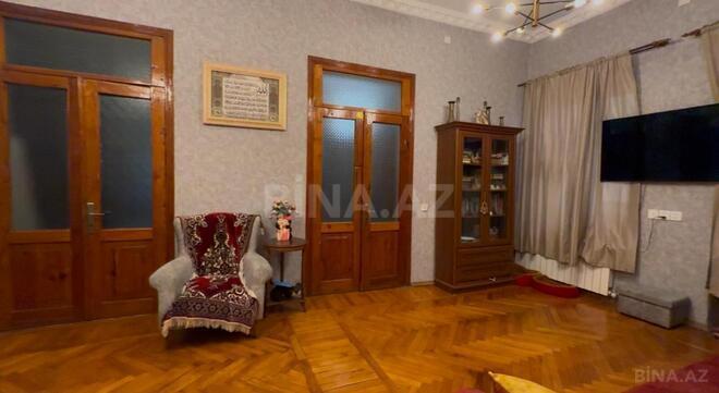 Satılır 4 otaqlı köhnə tikili 130 m², Sahil m., photo 6 from 18