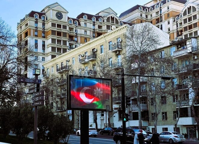 Продаётся 3-комн. вторичка 76 м², м. Низами, photo 1 from 13