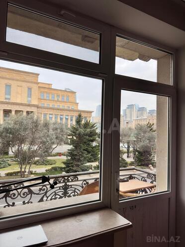 Продаётся 3-комн. вторичка 70 м², м. Шах Исмаил Хатаи, photo 1 from 12