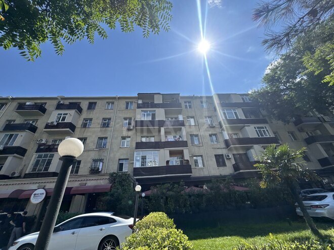 Satılır 2 otaqlı köhnə tikili 40 m², 8 Noyabr m., photo 15 from 18