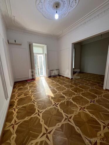 İcarəyə verilir 4 otaqlı köhnə tikili 102 m², Sahil m., photo 13 from 20