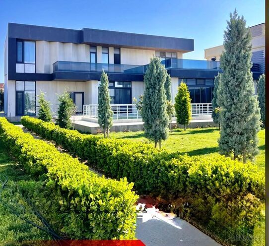 Satılır 8 otaqlı həyət evi/bağ evi 600 m², Şüvəlan q., photo 1 from 11