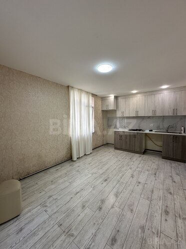 Продаётся 2-комн. вторичка 40 м², м. Элмляр Академиясы, photo 1 from 9