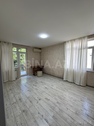 Продаётся 2-комн. вторичка 40 м², м. Элмляр Академиясы, photo 3 from 9
