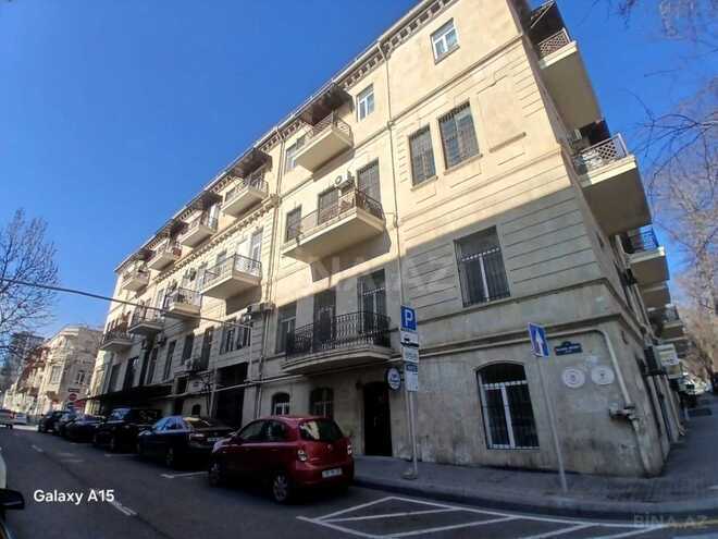 Satılır 4 otaqlı köhnə tikili 120 m², Nizami m., photo 1 from 11