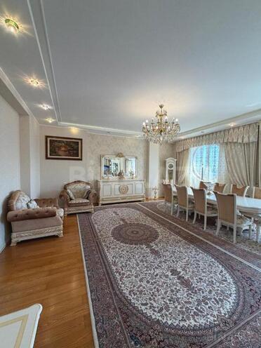 Satılır 6 otaqlı yeni tikili 223 m², 28 May m., photo 1 from 22
