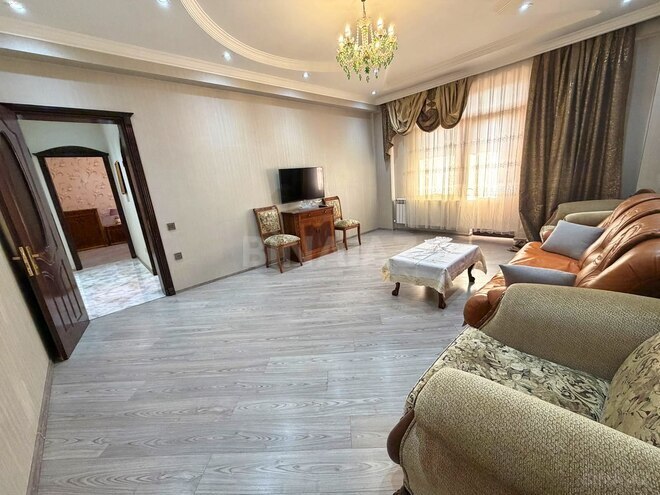 İcarəyə verilir 2 otaqlı yeni tikili 420 m², 28 May m., photo 1 from 17