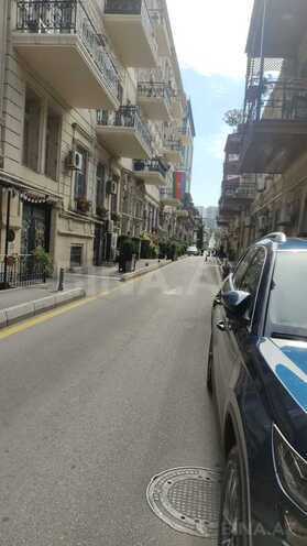 Satılır 2 otaqlı köhnə tikili 82 m², Nizami m., photo 1 from 16