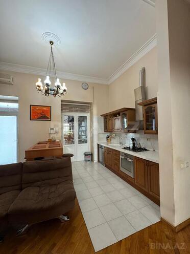 Satılır 4 otaqlı köhnə tikili 200 m², Bayıl q., photo 12 from 24