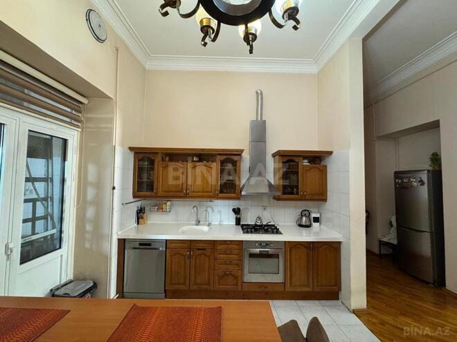 Satılır 4 otaqlı köhnə tikili 200 m², Bayıl q., photo 13 from 24
