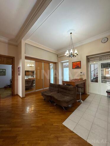 Satılır 4 otaqlı köhnə tikili 200 m², Bayıl q., photo 16 from 24
