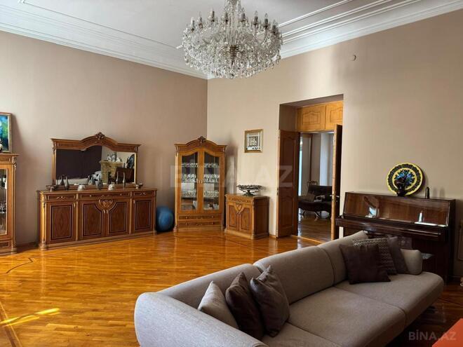 Satılır 4 otaqlı köhnə tikili 200 m², Bayıl q., photo 3 from 24
