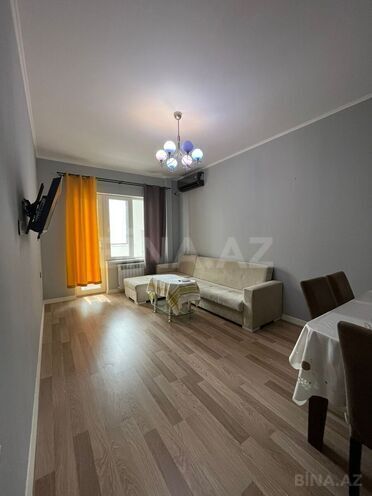 Продаётся 2-комн. вторичка 60 м², м. Иншаатчылар, photo 1 from 6