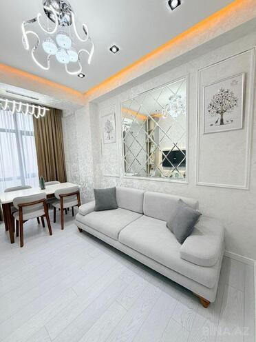 Продаётся 2-комн. новостройка 40 м², м. Кара Караев, photo 1 from 12