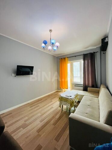 Satılır 2 otaqlı köhnə tikili 65 m², İnşaatçılar m., photo 1 from 16