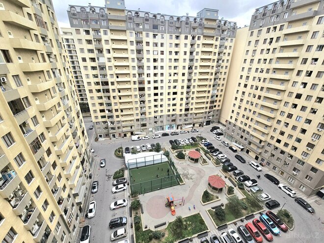 Продаётся 2-комн. новостройка 69 м², м. Кара Караев, photo 1 from 12