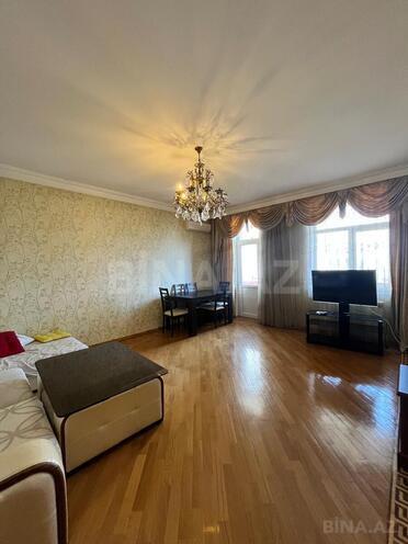 Сдаётся 3-комн. новостройка 150 м², м. Низами, photo 1 from 10