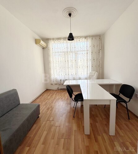 İcarəyə verilir 4 otaqlı köhnə tikili 130 m², Gənclik m., photo 1 from 17