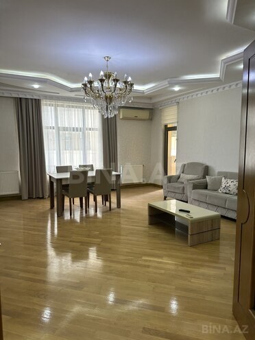 Сдаётся 3-комн. новостройка 175 м², м. Низами, photo 1 from 9