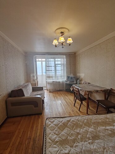Satılır 1 otaqlı köhnə tikili 40 m², İnşaatçılar m., photo 1 from 13