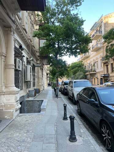 Satılır 2 otaqlı köhnə tikili 70 m², Sahil m., photo 1 from 18