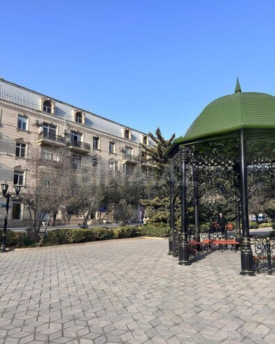 Продаётся 3-комн. вторичка 70 м², м. Шах Исмаил Хатаи, photo 1 from 13