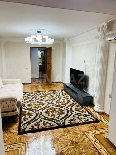 Продаётся 3-комн. вторичка 88 м², м. Иншаатчылар, photo 1 from 13
