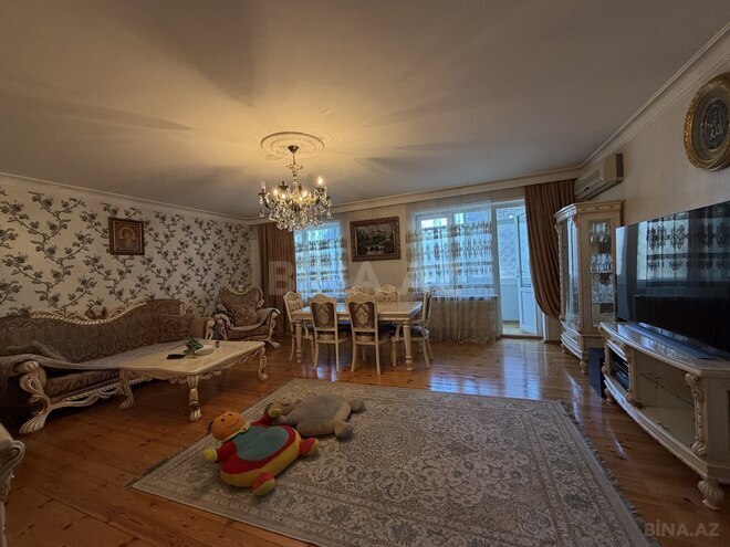 Satılır 5 otaqlı köhnə tikili 110 m², Bakıxanov q., photo 1 from 24