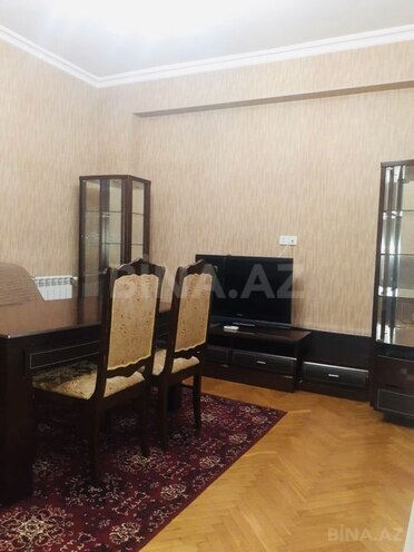 İcarəyə verilir 2 otaqlı köhnə tikili 65 m², 28 May m., photo 1 from 9