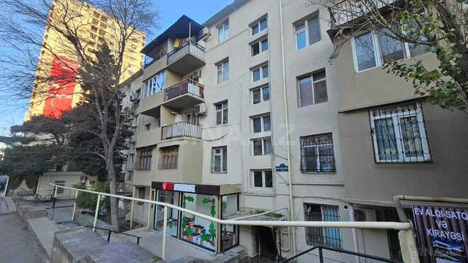 Satılır 2 otaqlı köhnə tikili 50 m², İnşaatçılar m., photo 1 from 16