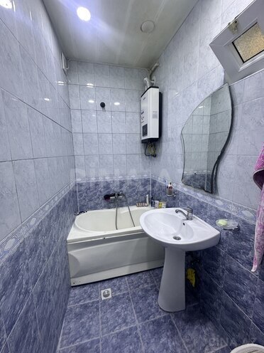 Satılır 2 otaqlı köhnə tikili 65 m², Qara Qarayev m., photo 5 from 8