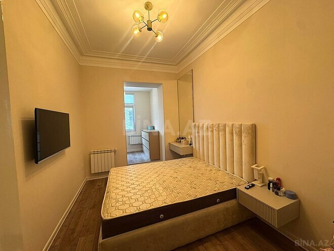 Satılır 2 otaqlı köhnə tikili 65 m², Nizami m., photo 4 from 12