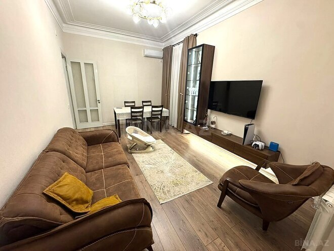 Satılır 2 otaqlı köhnə tikili 65 m², Nizami m., photo 1 from 12
