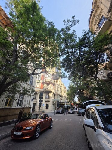 Satılır 5 otaqlı köhnə tikili 130 m², Sahil m., photo 1 from 18