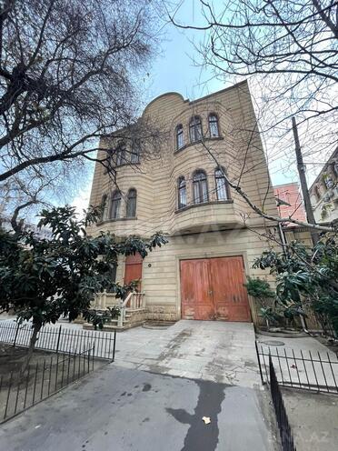 Satılır 20 otaqlı həyət evi/bağ evi 1 060 m², Nərimanov r., photo 1 from 32