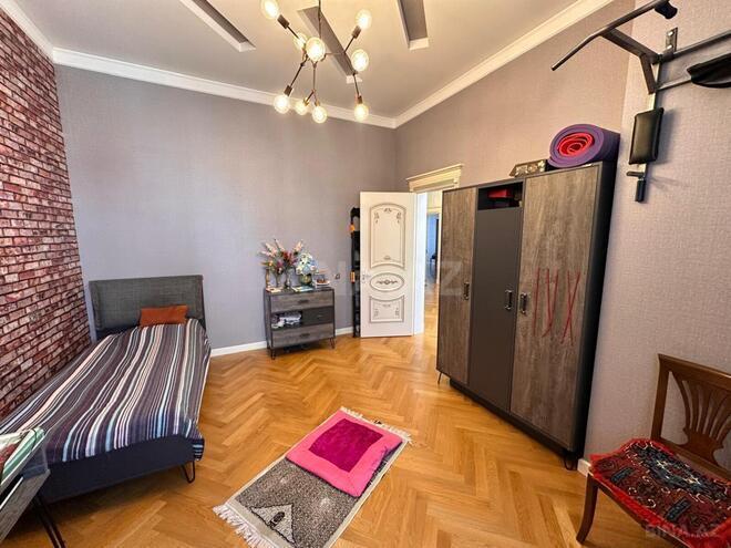 Satılır 8 otaqlı həyət evi/bağ evi 400 m², Nəsimi m., photo 18 from 32