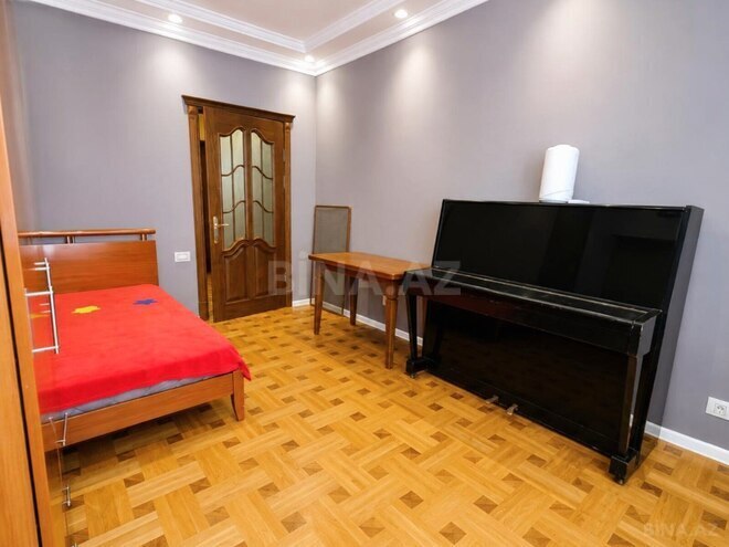 İcarəyə verilir 4 otaqlı yeni tikili 180 m², 28 May m., photo 15 from 32