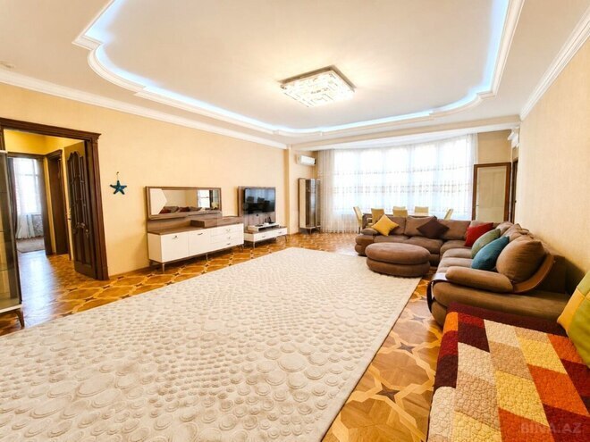 İcarəyə verilir 4 otaqlı yeni tikili 180 m², 28 May m., photo 1 from 32