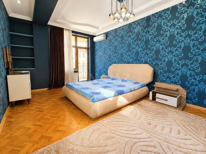 İcarəyə verilir 4 otaqlı yeni tikili 180 m², 28 May m., photo 11 from 32