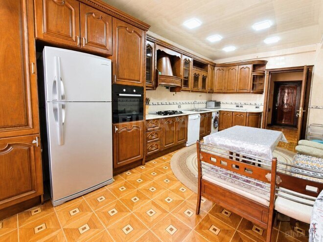 İcarəyə verilir 4 otaqlı yeni tikili 180 m², 28 May m., photo 9 from 32